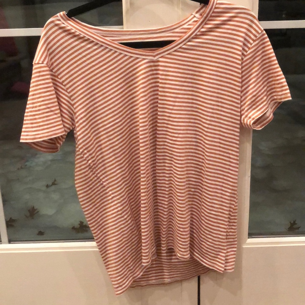 A short sleeve brown/orange